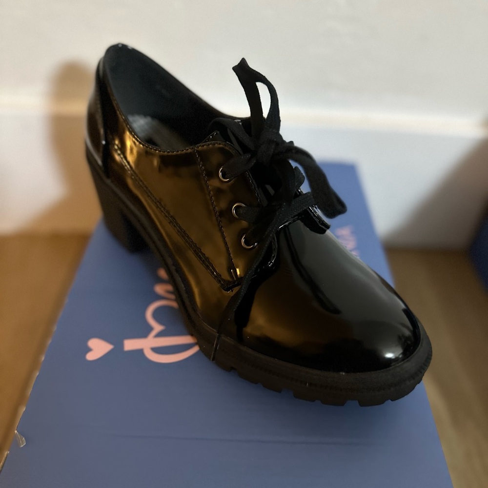 Women black shoes